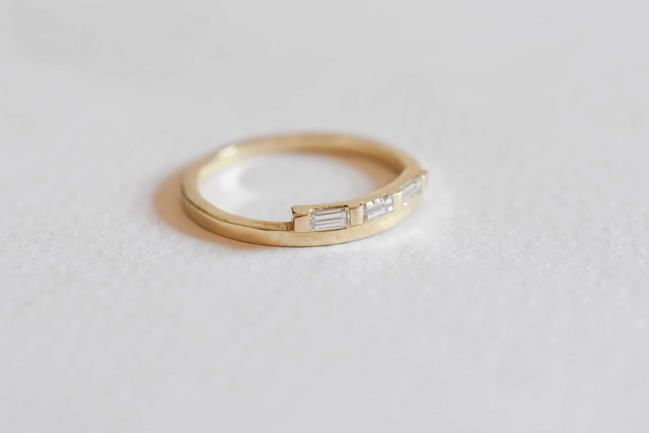 | Floating Baguette Diamond Ring | Gold diamond rings | STUDIO DUSA