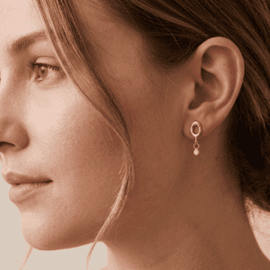 עגילי זהב ואבן חן תלויים