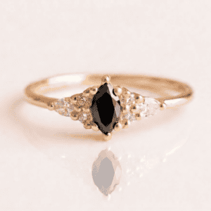 טבעת אירוסין אר דקו יהלום שחור