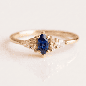 טבעת אירוסין אר דקו ספיר ויהלומים