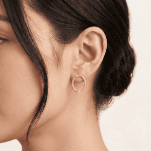 זוג עגילי אליפסה עם יהלומים