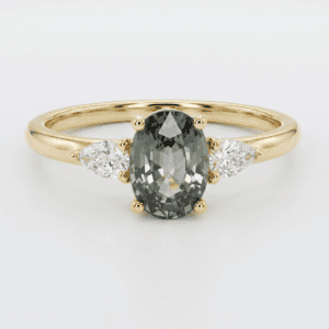 טבעת ספיר ירוקה עם יהלומי טיפה